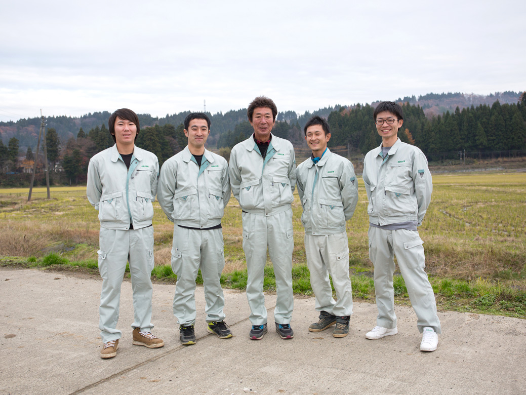 中規模の農業法人の経営に欠かせないのは、安全かつ効率よく雑草を防除できるクリンチャー™