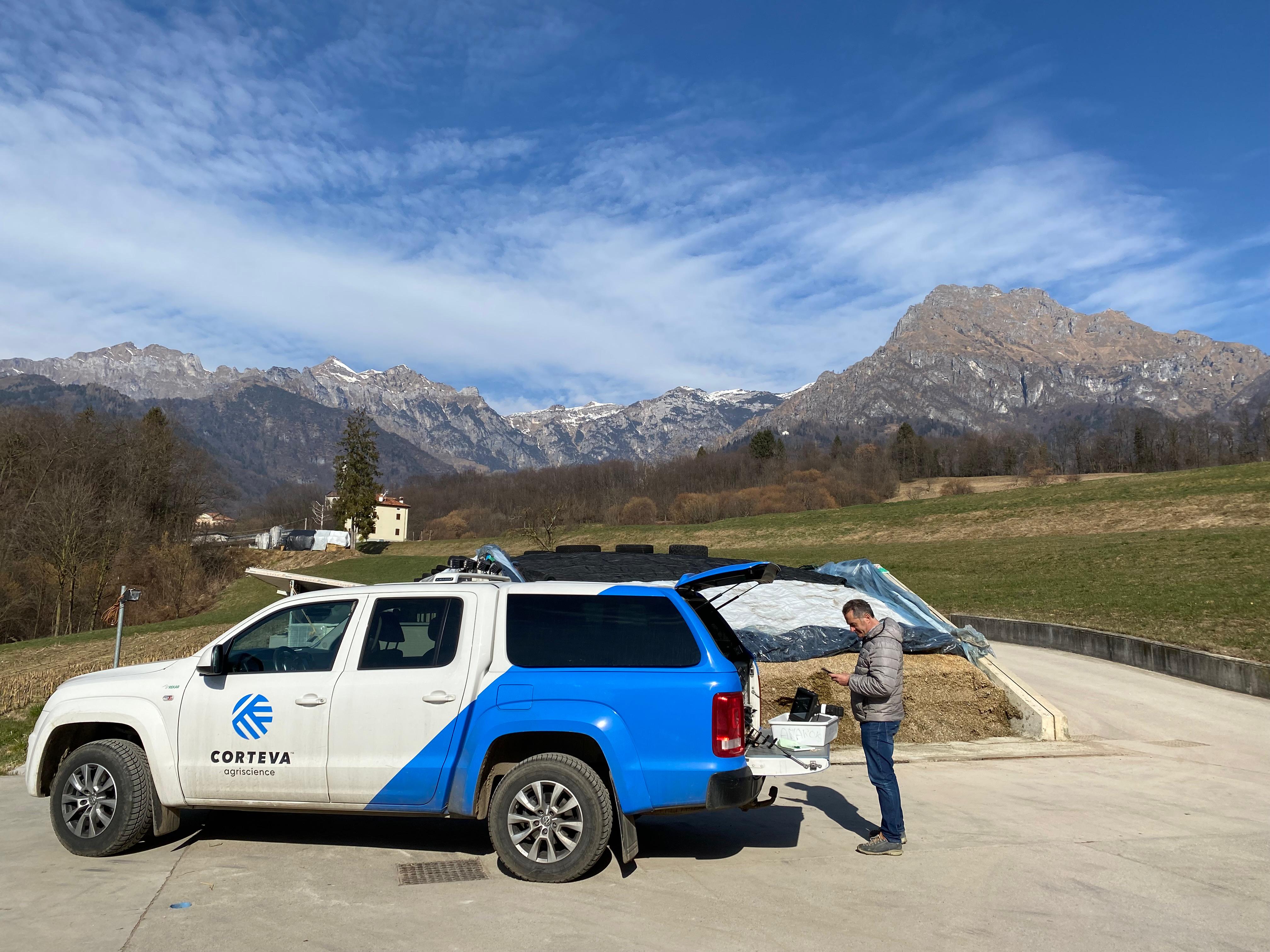Campionamento ed analisi di insilati a bordo del laboratorio mobile Corteva
